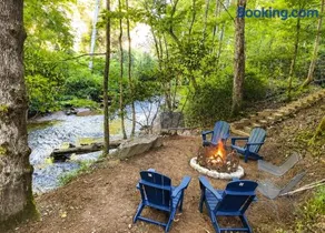Creekside Luxury Vintage Mountain Cabin, King Bed, Spa, Fire Pit, Game Room, DogsOk - Image 2