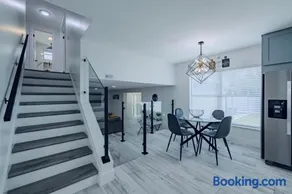 Lakehills Paradise Modern Home with heated pool - Image 4