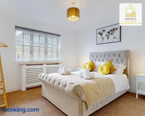 Mesh Accommodation - Modern 3-Bedroom Ashford Home , Sleeps 5, Free Parking Included - Image 3