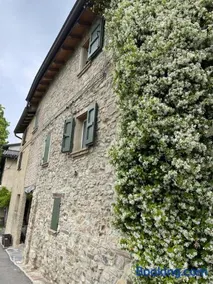 Alloggio con camino nel borgo del castello - Image 1