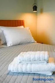 Theros Aesthetic Hospitality - Image 3