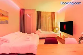 Santa Caterina- Netflix Disney Garage Box per 8 - Image 1