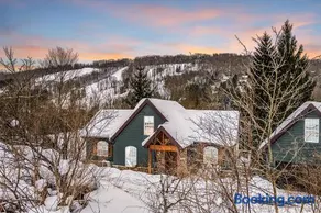 Gorgeous 5 Bdr with Hot Tub - Walk to Holi-Mont! - Image 1