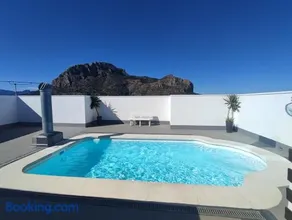 Apartamento con vistas al mar y montaña - Image 1