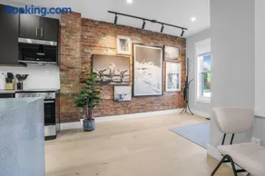 Sleek Brand New 1 Bedroom Condo - Downtown Luxury! - Image 3