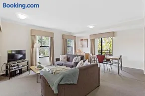 2BDR 1BTH - James Street Magic - Image 1