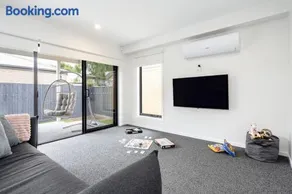 Seaside Family Retreat - Image 4