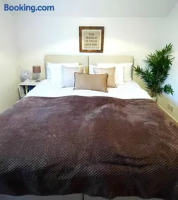 Afan Valley Home - DOUBLE OR TWIN ROOMS! - Image 1