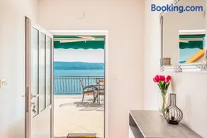 2 x Top Floor Modern Family apartments - Image 3