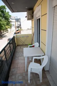 Modern apartment at Nea Artaki - Image 1