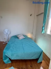 Small Central studio blue solo - Image 1