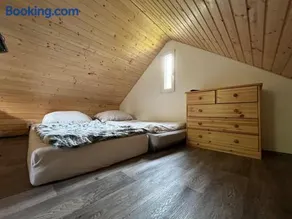 Peaceful chalet close to downtown - Image 4