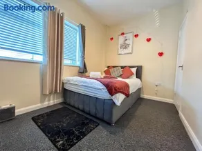 Sherry's 2 Bed Guest House - Image 5