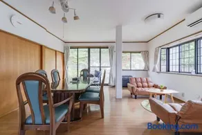 8 people can stay in a house - Image 1