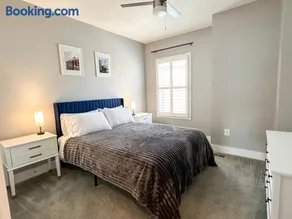 Luxury Home at One Loudoun - Image 3