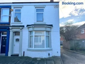Spacious 4BR End-Terrace - Family Friendly - Image 2