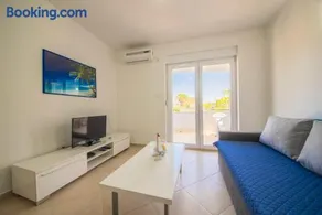 Modern Apartment in Vrsi, 45 m², spacious terrace - Image 4