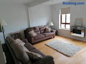 4 Clifden Court - Image 2