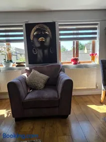 Spacious 2 bedroom maisonette - Image 2