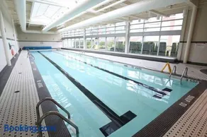 Beautiful 1 BR in the Heart of Downtown: Parking, Pool & Gym - Image 1