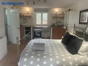 retreat studio - Image 1