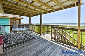 Galveston Getaway With Deck And Yard Walk To Beach - Image 1