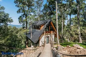 Live Oak Treehouse at Treetop Escapes - Image 4