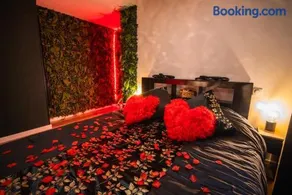 Escapade amoureuse, Love Room avec jacuzzi privé - Image 3