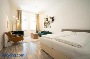 2-room apartment on the first floor with designer renovation. Exit to the courtyard. 15 minutes to Schloss Schönbrunn - Image 2