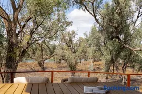 Parcoola Retreats Private Riverfront Escape with Outdoor Bath - Image 4