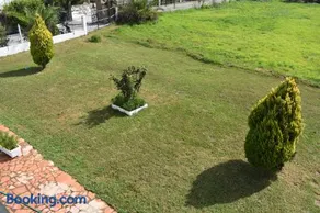 Kokkinia Gardens - Image 3