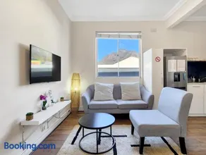 Cape Comfort - Central and Modern - Image 2