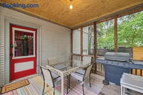 Illini Dream House With Historic Retreat Near UIUC - Image 2