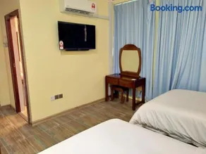 Uncle Ho Motel - Image 1