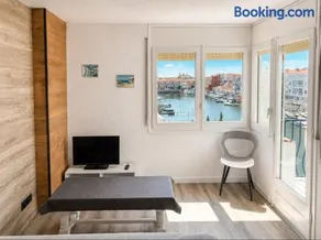 Modern apartment with canal views in Empuriabrava - Terrace & WiFi - Image 4