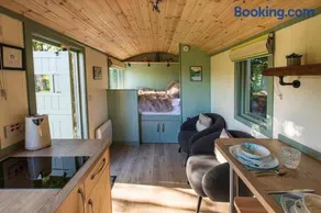 Cosy Shepherds Hut with hot tub in the Scottish Highlands - Image 4
