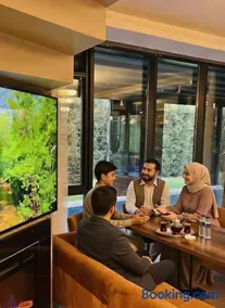 Muhafazakar Havuzlu Bahçeli Güneşlenme Alanı Bulunan Ultra Lüks Villa - Image 4