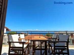 Loft apartment 20m from sea - Image 1