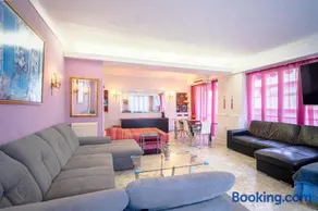 Big apart 140m2 5min walk to beach sea &Promenade 3 double rooms,big living room 42m2, 3 showers,9 beds, free parking - Image 1