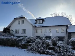 Villa Vahl Luxe groepsvilla, 16 personen, tuin met BBQ en sauna, open haard, perfect voor families & retreats - Image 3