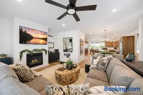 Modern Retreat for Groups with Majestic Views - Image 1