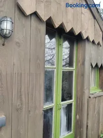 Cabane perchée de Lys dans les chênes verts et le micocoulier - Image 1