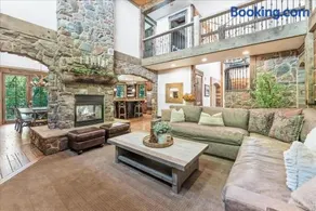 Hidden Mountain Luxury Lodge, Close to ski runs, Hot Tub , Theater - Image 5