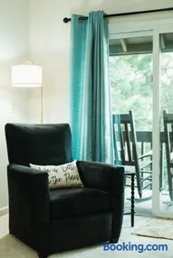 Three Little Pines Condo 2BD 2BA with Seasonal Pool Close to Village and Pinehurst Resort - Image 1