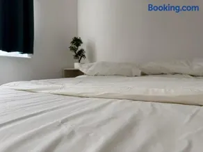Comfy Studio Flat - Image 3