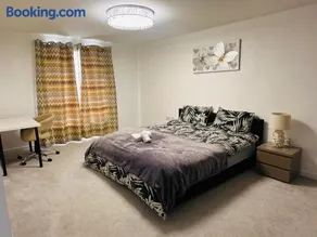 5 Bedroom detached House near Edinburgh Airport for Contractors and Family with free parking - Image 1
