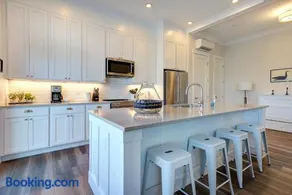 The Penthouse by Seabrook Hospitality - Image 4
