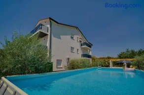 BLACK DIAMOND Apartment - Image 1