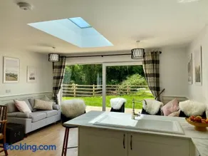 Ballyknocken Cottage - Image 2