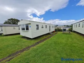 3 Bedroom Deluxe Caravan at Haven Devon Cliffs - Image 1